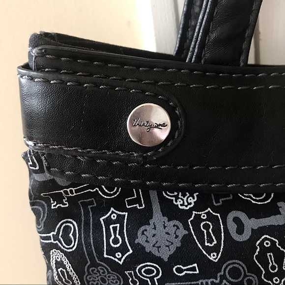 🆕🔥THIRTY ONE SUPER CUTE PURSE/BLACK&WHITE&SILVER W/LOGO IN PINK ON THE FRONT! - Picture 9 of 17